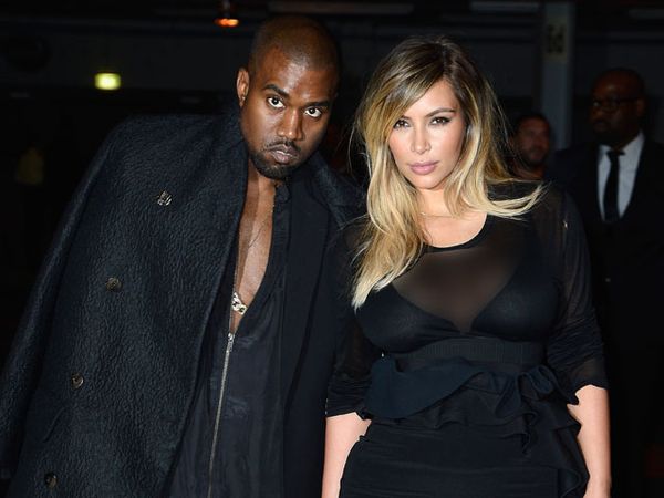 Bonjour! Kim Kardashian Seksi di Paris Fashion Week