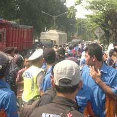 Ratusan Pekerja PT Interbat di Sidoarjo Turun ke Jalan