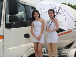 Suka Duka SPG, dari Panas Hingga Kulit Jadi Hitam