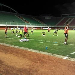 Jelang Lawan Indonesia XI, Fulham U-21 Jajal Rumput Maguwoharjo