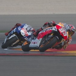 Lorenzo Kritik Gaya Membalap Marquez