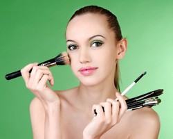 Menyelami Profesi Make-up Artist yang Glamour