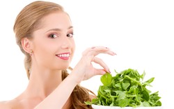 Makan Bayam dan Bawang Putih Agar Tak Mudah Kena Flu