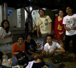  Keakraban Holly dan Ibu Angkatnya Berawal dari Panti Asuhan 