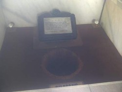 Upacara di Lubang Buaya, Belasan Siswa Kelelahan Digotong Keluar Lapangan