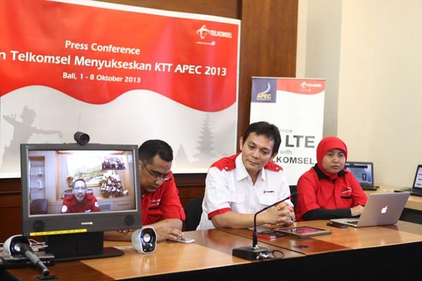 Melongok Isi Dapur Command Center Telkomsel di KTT APEC