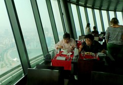  Makan di Ketinggian 223 Meter & Diputar 360 Derajat di Macau
