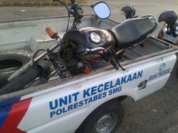 Salip Mobil dari Kiri, 2 Siswa SMP Tak Berhelm Tewas Tabrak Truk Parkir