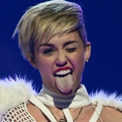 Rilis Album Baru, Miley Cyrus Ingin Sesukses Michael Jackson