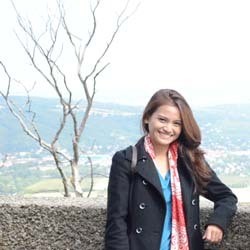 Acha Septriasa, dan Usaha Menjadi Agen Muslim yang Baik di Eropa