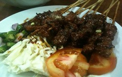 Ada Sate, Ada Tengkleng dan Gule, Aduh Uenake!