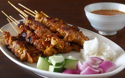 Tiga Potong Daging Bakar Bernama Sate
