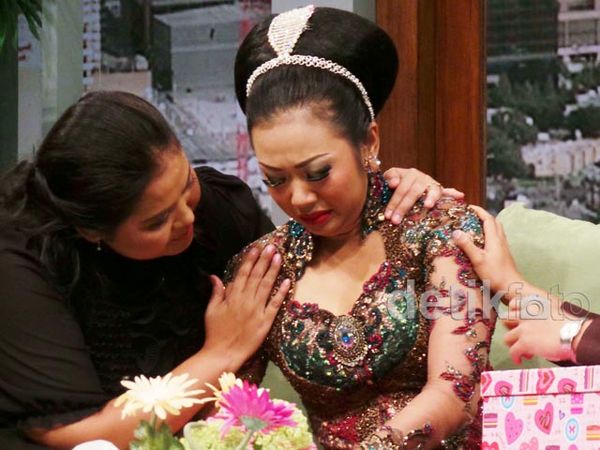 Diberi Kejutan Ultah, Soimah Menangis