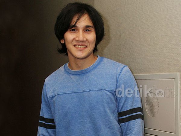 Tampil Santai, Vino G Bastian Makin Keren