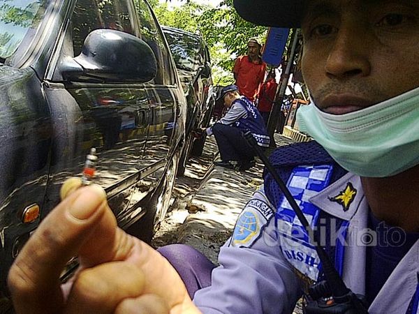 Parkir Sembarangan, Pentil Ban Dicabut