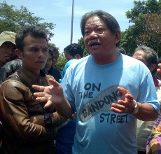 Tak Mau Direlokasi Terlalu Jauh, PKL Alun-alun Minta Emil Tiru Jokowi