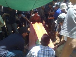 Tak Ada Gatot Supiartono di Pemakaman Holly Angela