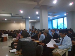 Keluhan Terhadap Sopir TransJ: Merokok Hingga Turunkan Istri di Jalan