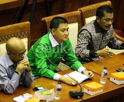 Desmon ke Ruhut: Bongkar Saja Isi Perut Saya