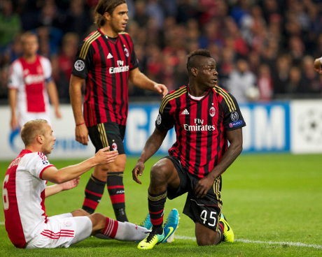 Terkait Penalti Milan, De Boer Cibir Balotelli