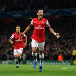 Puja-puji untuk Oezil