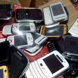 Rencana Smartphone Kena Pajak Barang Mewah Ditunda