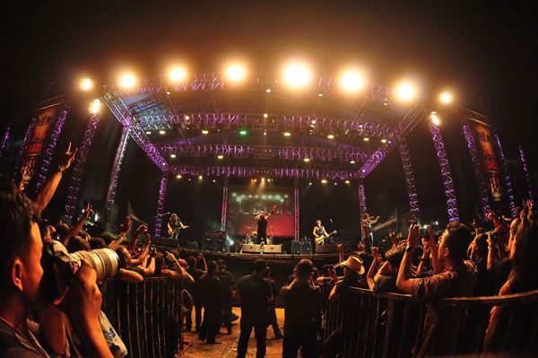 Konser Skid Row Vs Jamrud di Jakarta - Bag. 2
