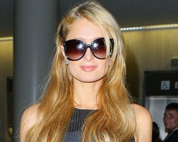Ups, Gejala Kebotakan Paris Hilton Semakin Terekspos