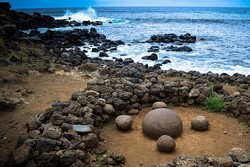 Ajaib! Ada Batu Bulat Bermagnet di Pulau Paskah