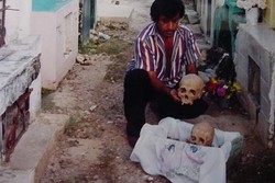 Hii! Ada Tradisi Gali Kubur & Bersihkan Tulang di Meksiko