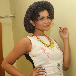 Desain Makin Modern, Citra Scholastika Bangga Kenakan Batik