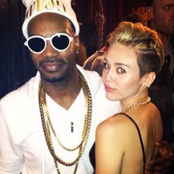 Digosipkan Hamil, Miley Cyrus Malah Senang