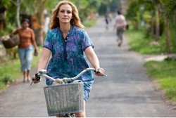 Foto: 9 Selebriti yang Tampil Stylish dengan Batik