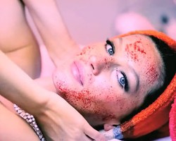 Rutinitas Kecantikan & Kesehatan Selebriti yang Tidak Lazim (1)