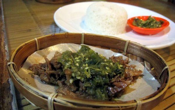 Empal Penjet dan Es Tipis di Restoran a la Rumah Joglo