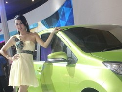 Wanita Lebih Suka Diajak Jalan Pakai Mobil Hijau