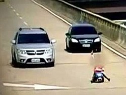 Nekat, Bocah 8 Tahun Kendarai Sepeda Roda 3 di Jalan Umum