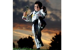 Bocah Ini Gondol Sabuk Hitam Meski Idap Nyeri Sendi dan Gangguan Imun