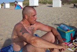 Merasa Seperti Monster Usai Operasi, Transgender Ini Minta Disuntik Mati