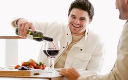 Gelas Wine yang Lebar Memicu Orang Minum Wine Lebih Banyak