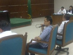 Yudi Sebut Luthfi-Fathanah Seperti Botol dan Tutupnya, Hadirin Tertawa