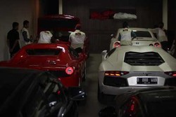 7 Foto Mobil Mewah Milik Adik Gubernur Ratu Atut
