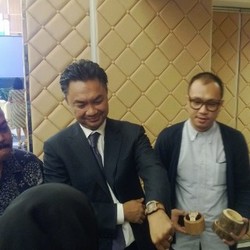 Cerita Dino Patti Djalal Beli Jam Tangan Kayu Rp 2 Juta di Hawaii