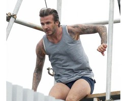 Mengapa David Beckham Hanya Pakai Underwear di Atap Gedung?