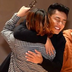 Promosi Film, Yoo Ah In Tebar Pelukan untuk Fans