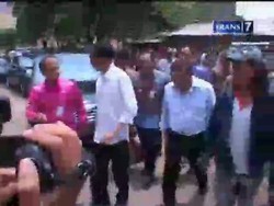 Jokowi Tengok Penghuni Pinus Elok