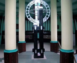 Berdiri Tanpa Bayangan di Tugu Khatulistiwa