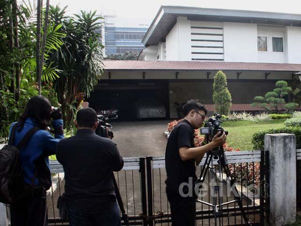 Rumas Dinas Akil Mochtar Sepi