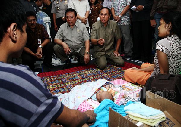 Menko Kesra dan Menpera Kunjungi Korban Kebakaran