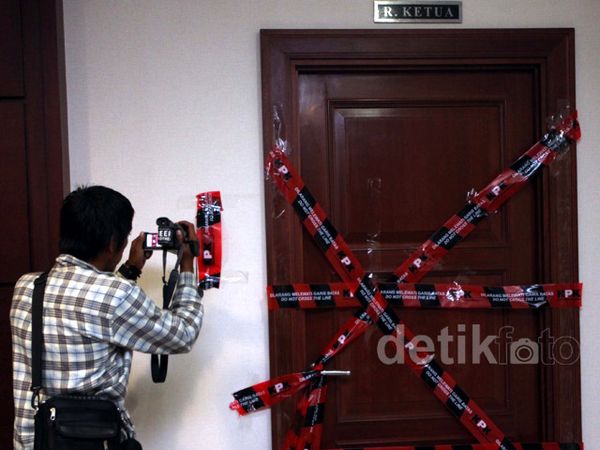 Ruang Ketua MK Disegel KPK